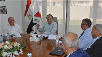 وزير قطاع الأعمال يستعرض مؤشرات أداء الشركات