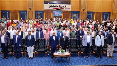رئيس ميناء الإسكندرية يلتقي بالعاملين بعد توليه المسئولية