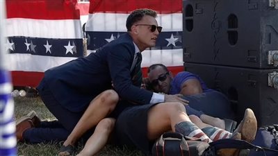 صورة صادمة تكشف نجاة دونالد ترامب بأعجوبة من الاغتيال 