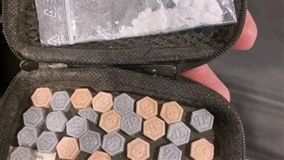 راكب المانى يحاول تهريب اقراص مخدرة عبر مطار الغردقة 