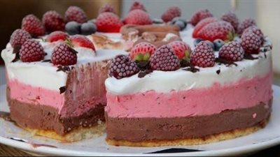 طريقة تحضير تورتة آيس كريم بالفراولة اللذيذة