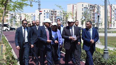 مدبولي يتفقد عددًا من وحدات المبادرة الرئاسية 