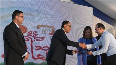 مدبولي يُسلم عقود عدد من وحدات 