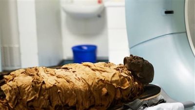 بعد غناء كاهن مصري.. خبير آثار يطالب بضوابط لدراسة المومياوات المصرية 