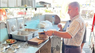 حملات لمراقبة الأغذية على المحلات التجارية والمطاعم بالإسماعيلية 