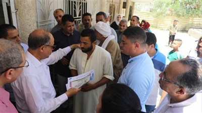 خلال جولته بمطاي..  محافظ المنيا علينا مضاعفة الجهد للتغيير للأفضل 