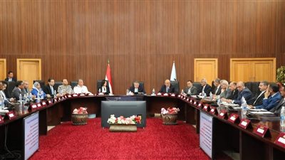 استثناء الغردقة ومرسى علم من مواعيد غلق المحلات 