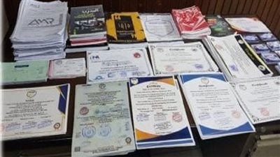 ضبط أحد الأشخاص بالمنيا لإدارته كيان تعليمي وهمي للنصب على المواطنين