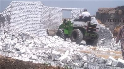 إزالة 5 حالات تعد على أملاك الري بمركز المحلة 