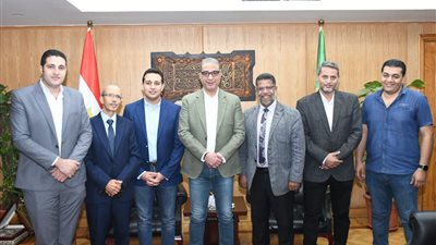 محافظ الفيوم يستقبل وفداً من نقابتي الأسنان والأطباء البيطريين للتهنئة بتجديد الثقة