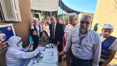 وكيل صحة البحيرة يتفقد أعمال القافلة الطبية  بقرية نديبة 