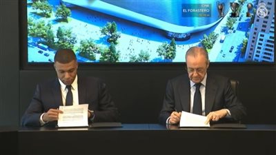 مبابي يوقع عقود انتقاله إلى ريال مدريد رسميًا