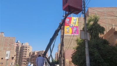 محافظ أسيوط: تركيب 100 كشاف إنارة للطرق بنطاق مراكز أبنوب ديروط وصدفا 