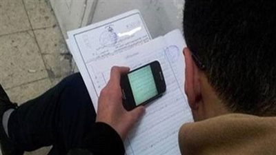 ضبط طالب يدير مجموعة لتسريب امتحانات الثانوية العامة عبر الــ