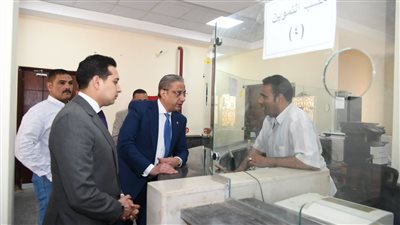 محافظ الفيوم يتفقد سير العمل بالمركز التكنولوجي بمجمع خدمات المواطنين بقلهانة