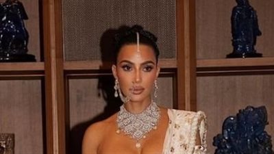 كيم كارداشيان تسحب البساط من الهنود وتعكس أنوثتها بالساري الهندي 