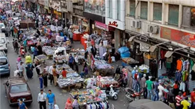 الباعة الجائلين يحتلون شوارع سموحة بالإسكندرية 