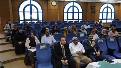 محافظ المنيا يستجيب لطلبات المواطنين ويأمر بصرف إعانات عاجلة 