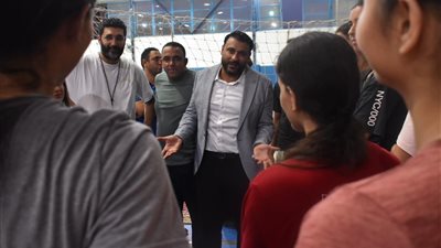 نائب رئيس سموحة يتابع الأجهزة الفنية الجديدة في تدريباتها