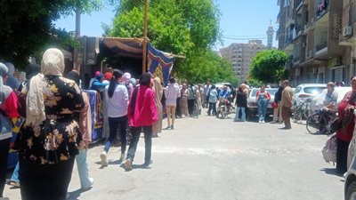 توافد طلاب الثانوية العامة علي لجان الامتحانات بمدارس الاسكندرية 