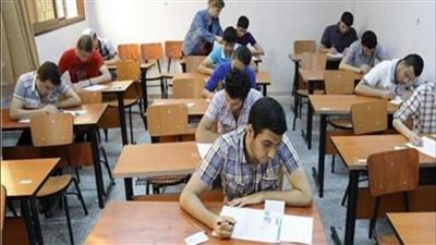 طلاب ثانوية المنيا يؤدون امتحانات الأحياء والفلسفة والإستاتيكا اليوم