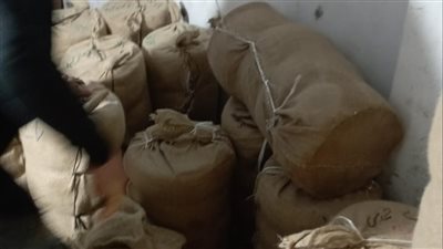 ضبط كميات من الجبن والأعلاف مجهولة المصدر بالبحيرة 