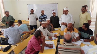 رئيس أزهر سوهاج يتفقد مراكز تصحيح الشهادة الثانوية