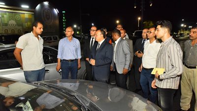 محافظ أسيوط يضبط سيارة ملاكي تقوم بحركات استعراضية وتعرض حياة المواطنين للخطر