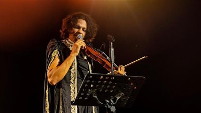 زياد الزواري يشعل أجواء مهرجان الحمامات التونسي.. صور 