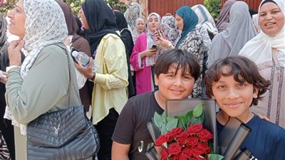 بـDG وتوزيع الحلوى والورود.. طلاب الشرقية يختتمون امتحانات الشهادة الثانوية 