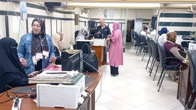 توافد المواطنين على المراكز التكنولوجية لتقديم طلبات التصالح في مخالفات البناء ببنها