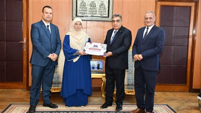 محافظ الدقهلية يكرم أوائل الدبلومات الفنية