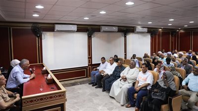 محافظ أسوان يتفقد المواقع الخدمية بكوم أمبو للاطمئنان على سير العمل 