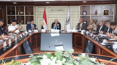 بني سويف تبحث 300 شكوى للمواطنين 