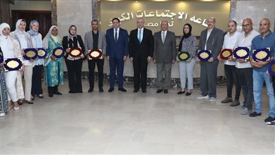 محافظ بني سويف يُكرّم منظومة العمل بالاستثمار والمناطق الصناعية