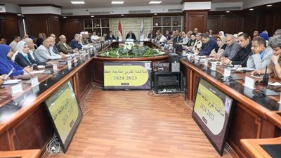 محافظ بني سويف يناقش الموقف المالي والتنفيذي للخطة الاستثمارية