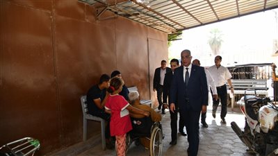 محافظ الفيوم يفاجئ مستشفى سنورس المركزي 