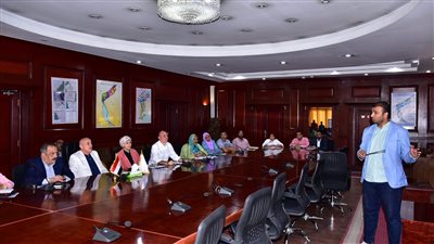 محافظ الأقصر يبحث الموقف التنفيذي لمرافق المنطقة الصناعية