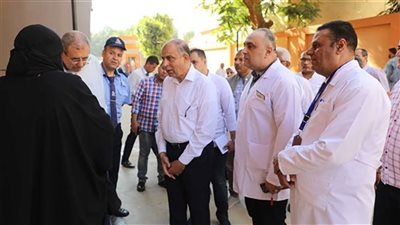 للإهمال في العمل.. محافظ المنيا يحيل موظفين للتحقيق بصحة ديرمواس 