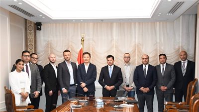 وزير الرياضة يبحث مع شركة عالمية مشروع ثنائي في كرة القدم لاكتشاف وتدريب الشباب
