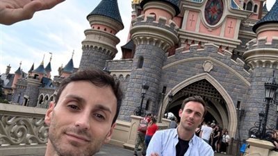 عرض أزياء في مدينة ديزني لاند بباريس 