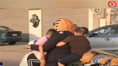 عاملة الدليفري: بكيت بسبب التعليقات على صورتي مع أطفالي (فيديو)