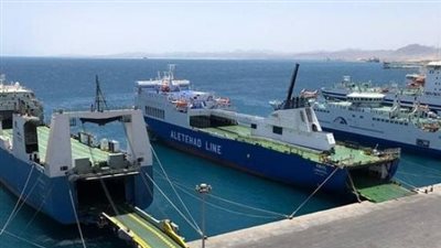 تداول 10 آلاف طن و744 شاحنة بضائع  بموانئ البحر الأحمر
