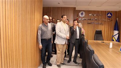 محافظ دمياط يتفقد مركز سيطرة الشبكة الوطنية للطوارئ والسلامة العامة 