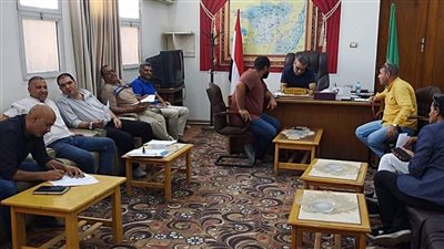 رئيس مركز إطسا بالفيوم يبحث تسريع وتيرة العمل تمهيداً لرصف الطرق