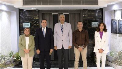 محافظ أسوان يلتقي بوفد برنامج الأمم المتحدة الإنمائي 