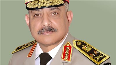 وزير الدفاع يناقش التطورات الاقليمية مع قائد القيادة المركزية الأمريكية 