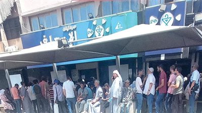 معاناة البحث عن علبه دواء