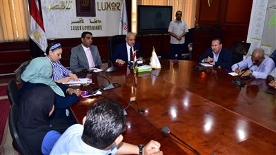 محافظ الأقصر يلتقي الصحفيين لمناقشة قضايا المواطنين ومقترحات النهوض بالإقليم