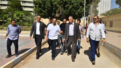 محافظ أسيوط يتفقد نادي العاملين بالإدارة المحلية وأرض الملاعب لبحث سبل التطوير